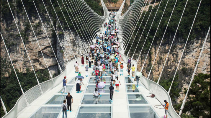 Самый длинный и высокий стеклянный мост в Китае